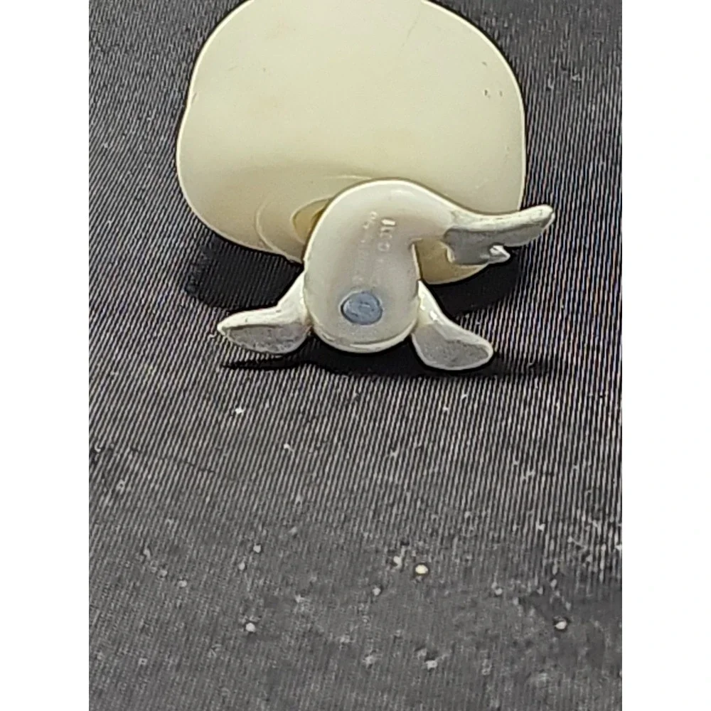 Hasbro Littlest Pet Shop #555 White Seal With Heart Eyes LPS Valentine